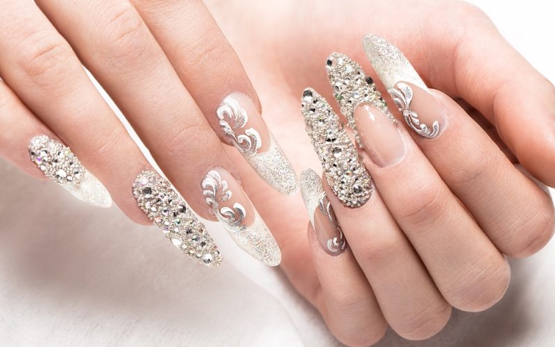 Beautifil,Wedding,Manicure,For,The,Bride,In,Gentle,Tones,With